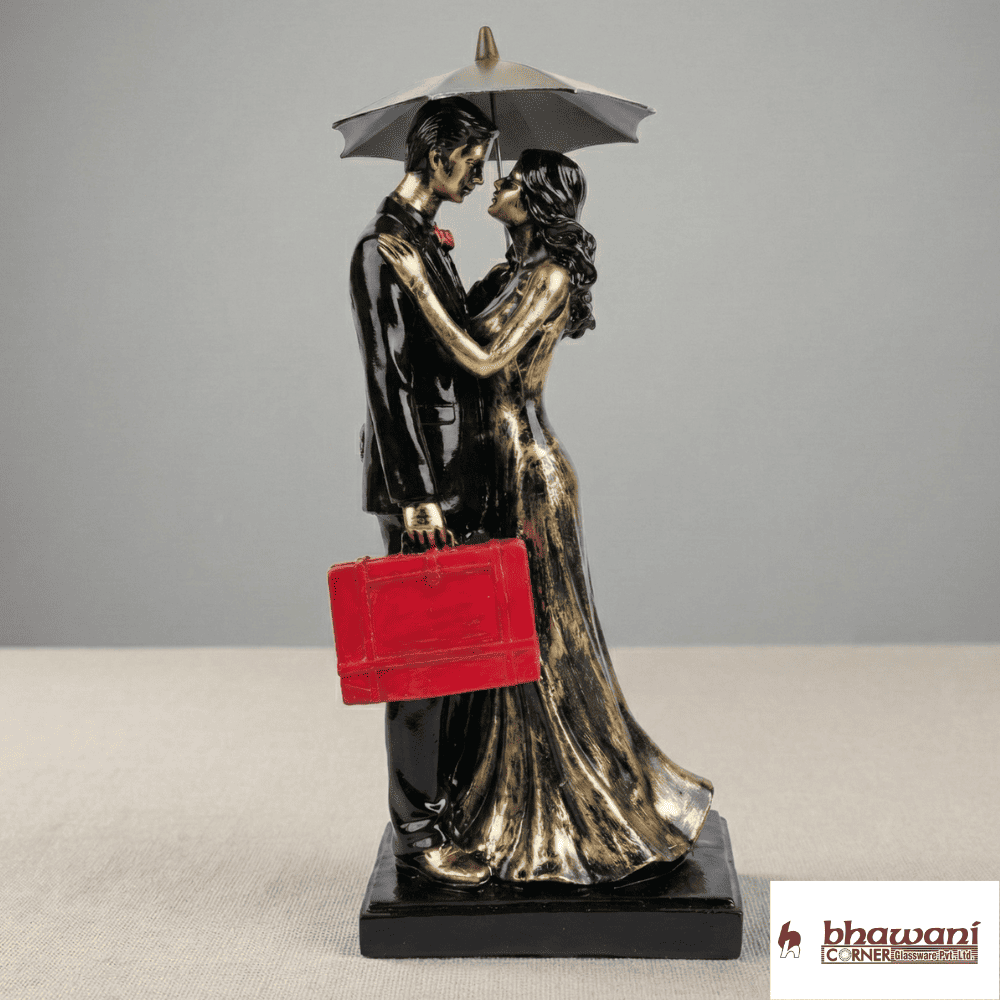 COUPLE LOOKING AT EACH OTHER